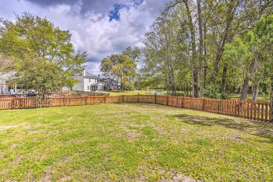 20 Mi to Charleston: Group Getaway in Summerville! House in Summerville