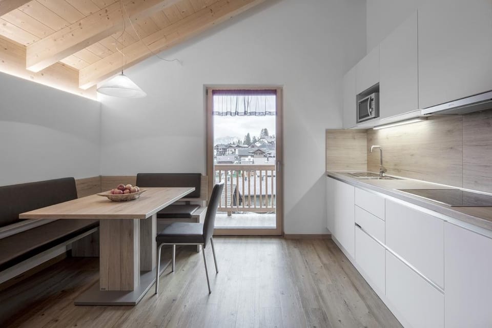 Coffee/tea facilities, Balcony/Terrace, Kitchen or kitchenette, Living room, Dining area