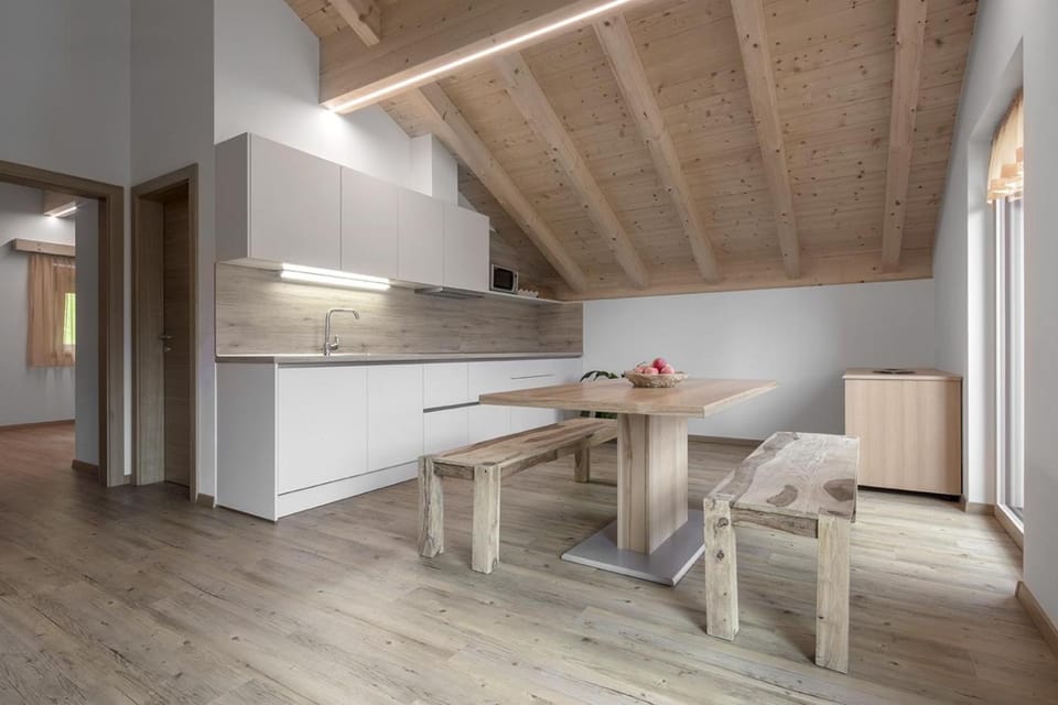Coffee/tea facilities, Kitchen or kitchenette, Living room, Dining area