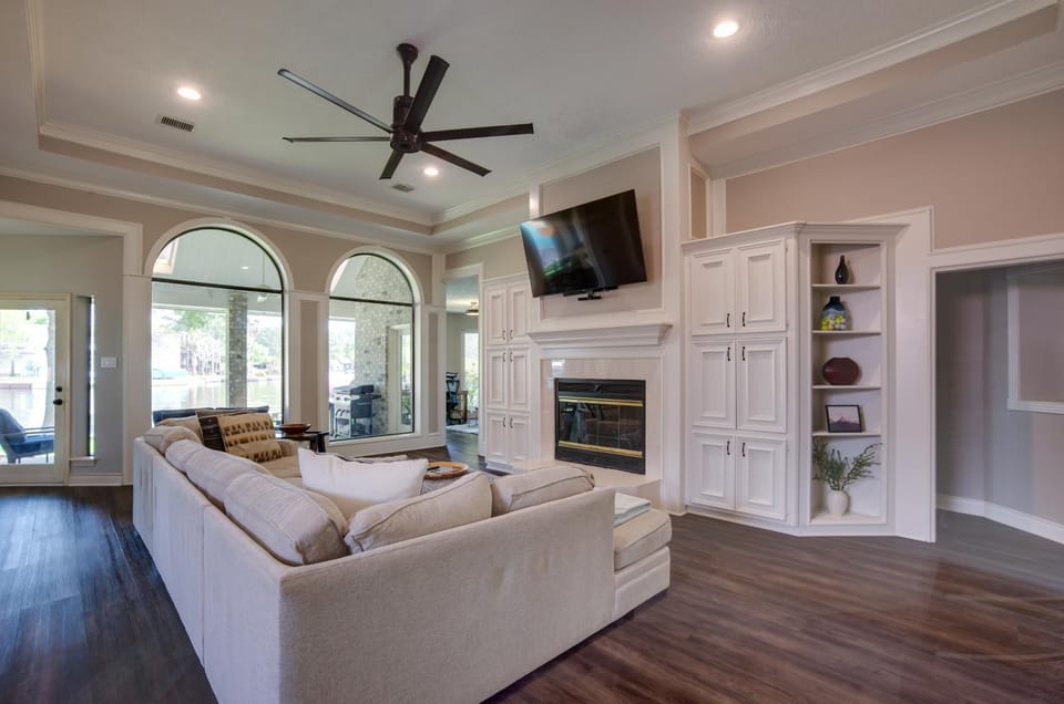 Grills & Boat Dock: ‘Comfy Cove’ on Lake Conroe House in Lake Conroe
