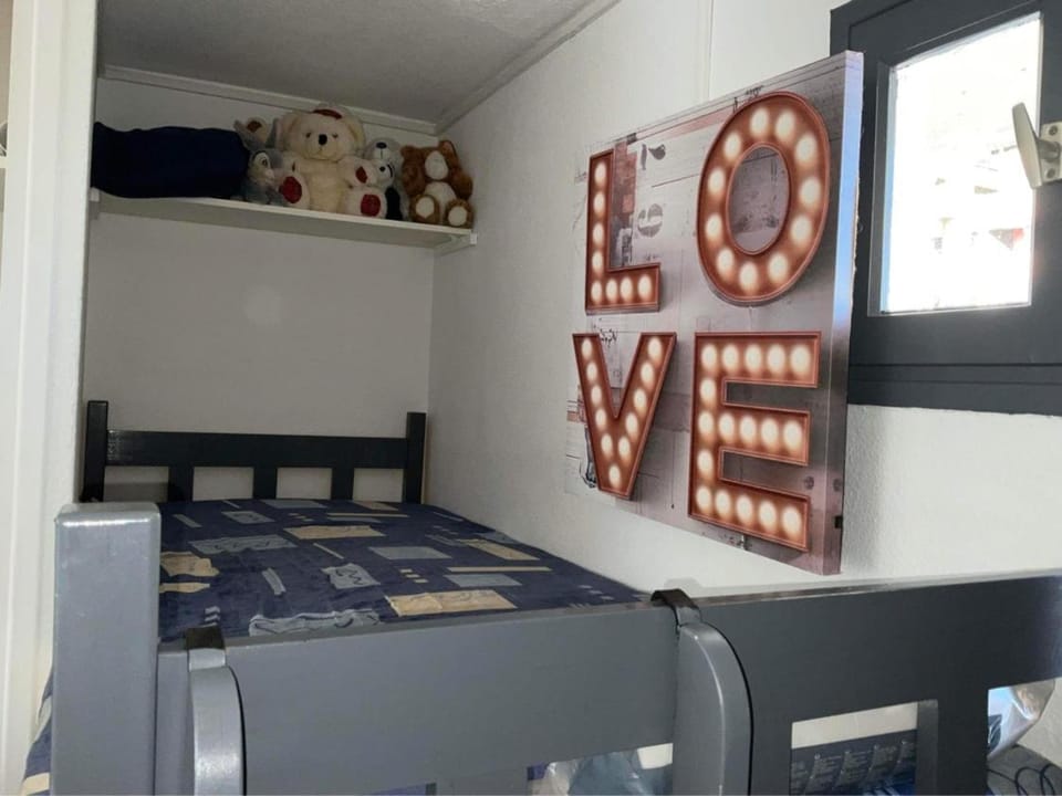 bunk bed