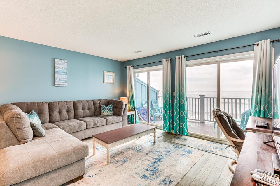 Kure Beach Condo w/ Panoramic Ocean Views! House in Kure Beach