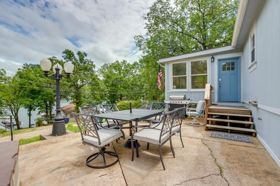 8 Mi to Beach: Lake-View Haven in Linn Creek! House in Lake of the Ozarks