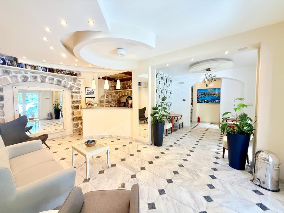TV and multimedia, Living room, Lobby or reception, Seating area