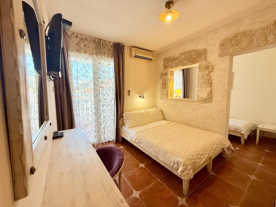 Communal lounge/ TV room, Bed, TV and multimedia, Photo of the whole room, Evening entertainment, Bedroom, wardrobe, air conditioner