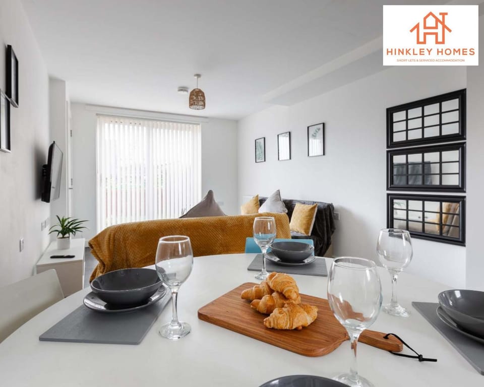 Large 5BR Townhouse Ideal for Contractors & Group Stays - Free Parking - City Centre - ! By Hinkley Homes Short Lets & Serviced Accommodation House in Liverpool