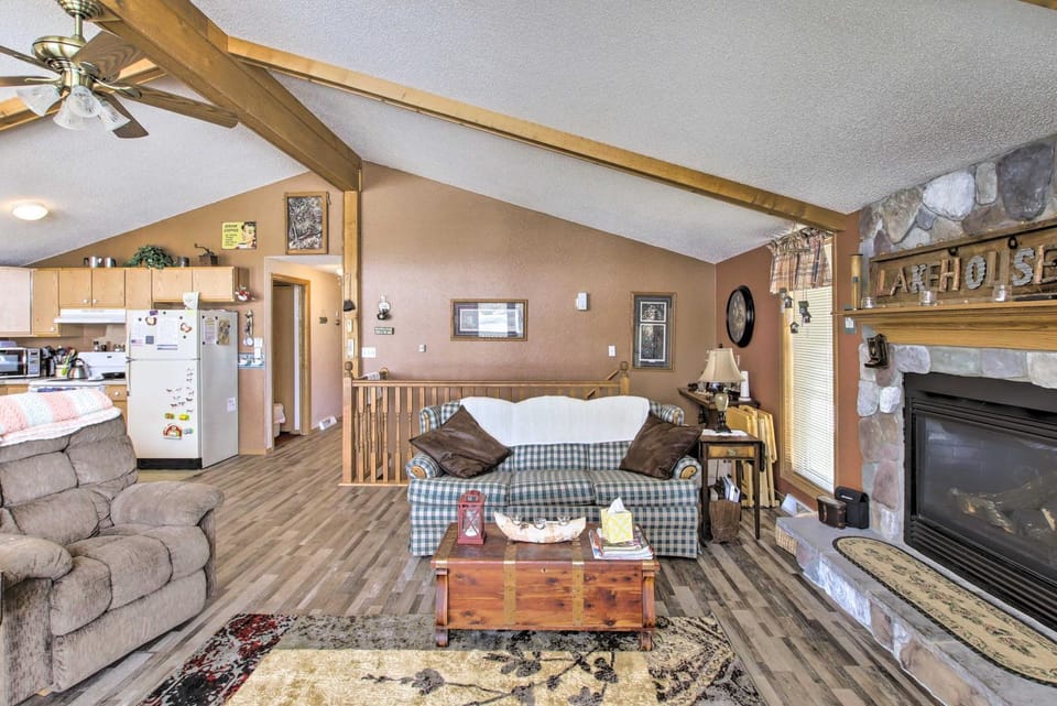 Waterfront Friendship Home w/ Private Pier! House in Wisconsin