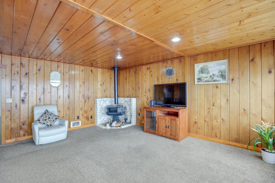 Hilltop Hideout w/ Sweeping Birch Bay Views House in Birch Bay