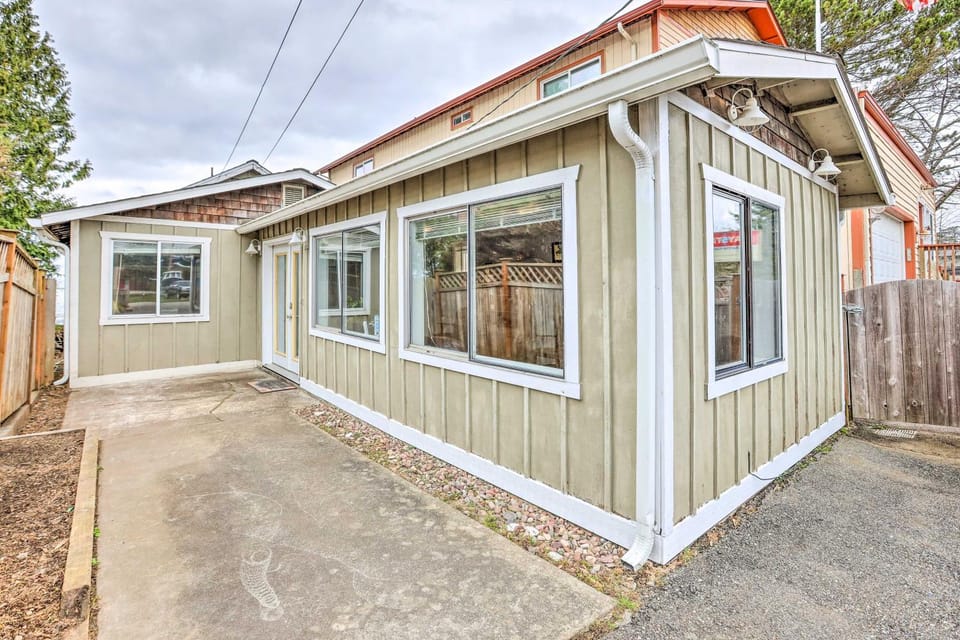 Hilltop Hideout w/ Sweeping Birch Bay Views House in Birch Bay