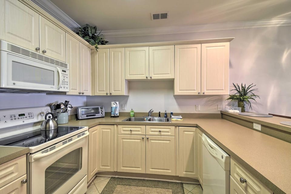 Access to 7 Pools: Myrtlewood Golf Condo! House in Myrtle Beach