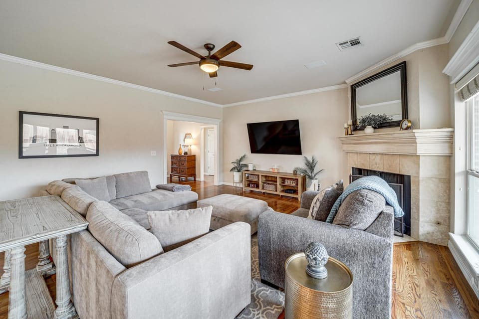 Pet-Friendly Tulsa Escape w/ Private Hot Tub! House in Tulsa