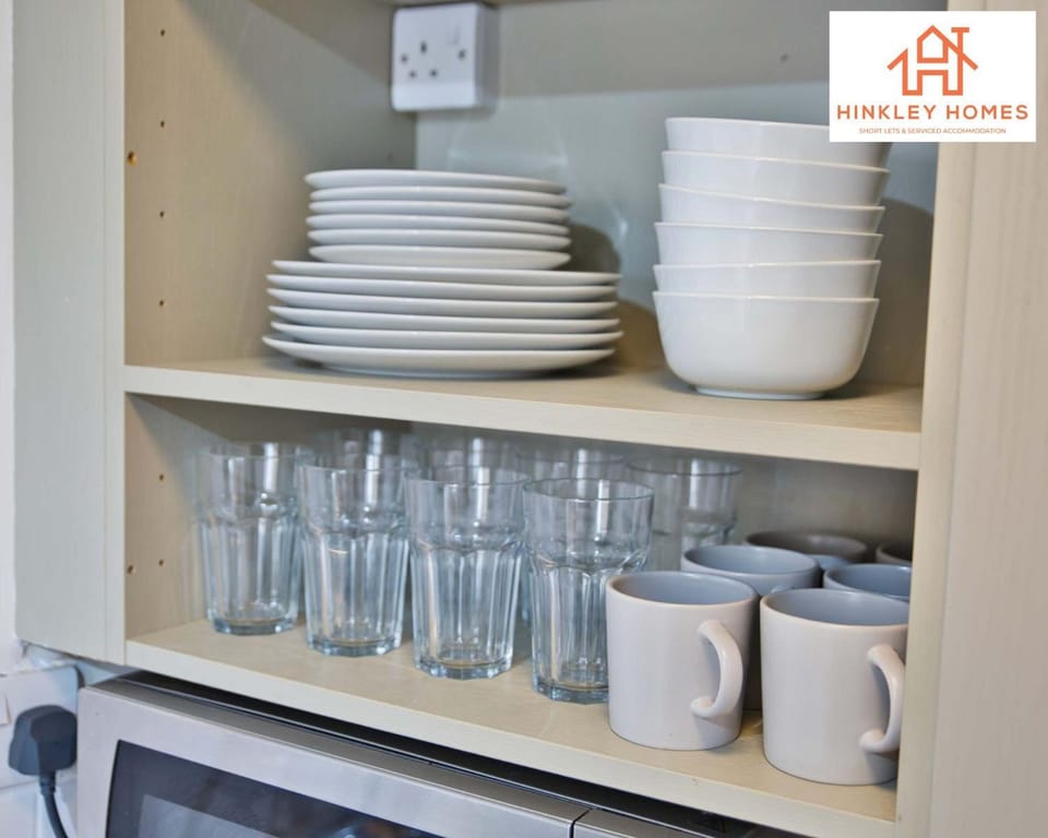 Centrally Tucked Away Private 4bed - Free parking! By Hinkley Homes Short Lets & Serviced Accommodation House in Bridgwater