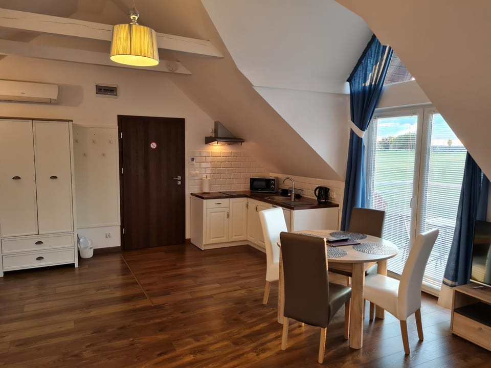 Kitchen or kitchenette, Living room, Seating area