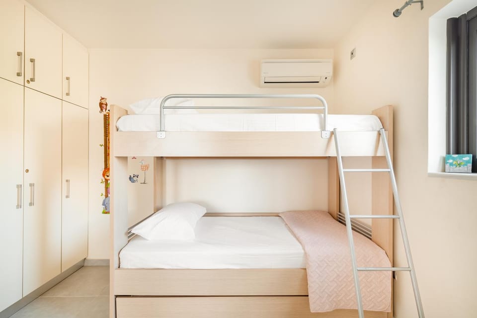 bunk bed