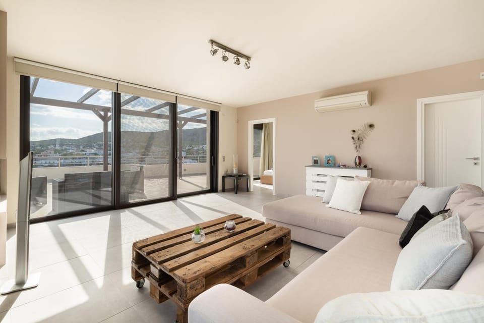 Living room, Seating area, Mountain view