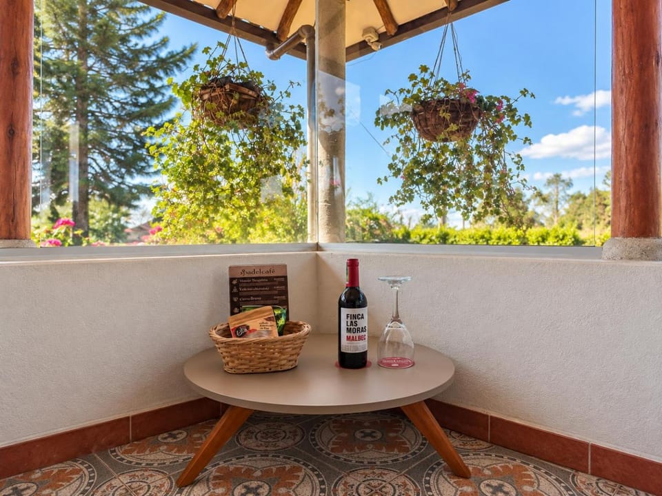 Day, Garden, View (from property/room), Food and drinks, Dining area, Garden view, Drinks
