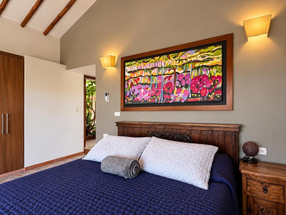 Bed, Photo of the whole room, Decorative detail, Bedroom