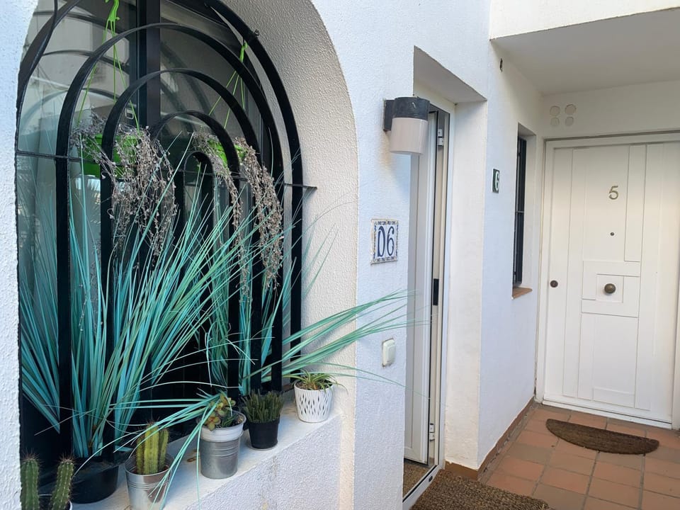 Property building, Facade/entrance