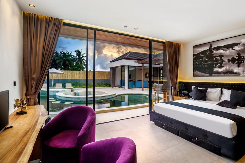 Bedroom, Pool view