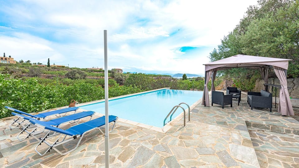 Patio, Swimming pool, Swimming pool