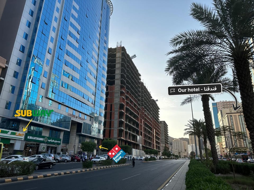 Day, Neighbourhood, City view, Street view, Location