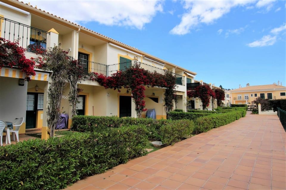 Property building, Facade/entrance, Off site