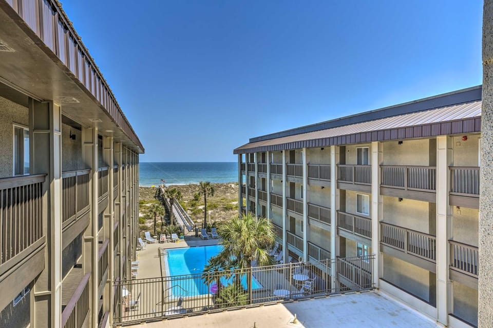 Fernandina Beach Condo ~ 1 Mi to Golf Courses House in Fernandina Beach