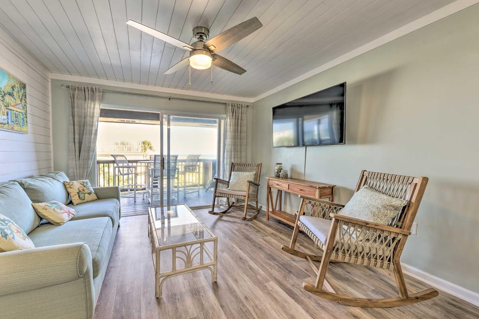 Fernandina Beach Condo ~ 1 Mi to Golf Courses House in Fernandina Beach