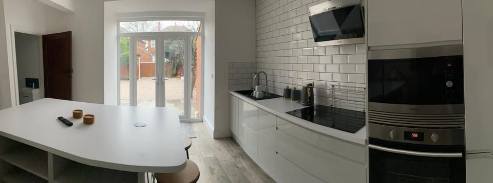 Coffee/tea facilities, Kitchen or kitchenette, Dining area