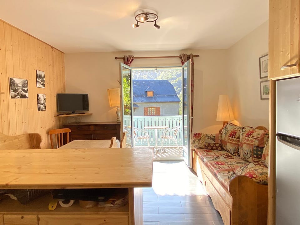 Joli chalet 60m2 proche du centre. parking. balcon Apartment in Cauterets