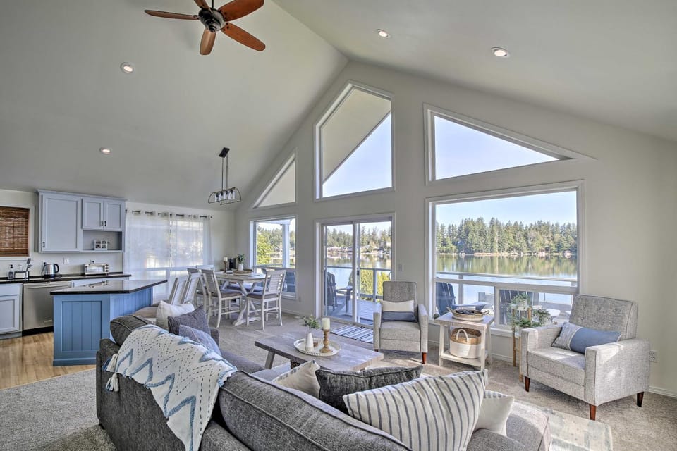 ‘The Rookery’ - Dreamy Home w/ Private Dock! House in Washington