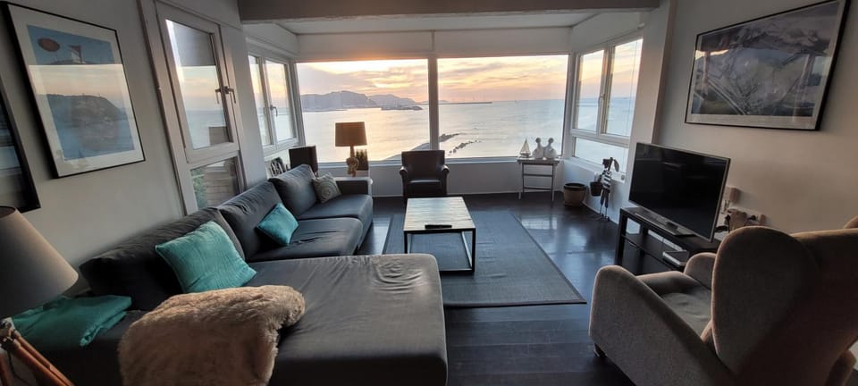 Living room, Sea view