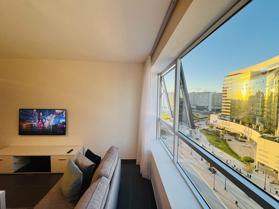 TV and multimedia, View (from property/room), Living room, Seating area, City view
