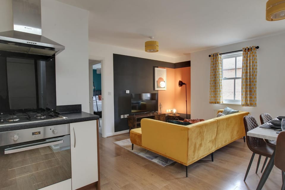 TV and multimedia, Kitchen or kitchenette, Living room, Seating area, Dining area