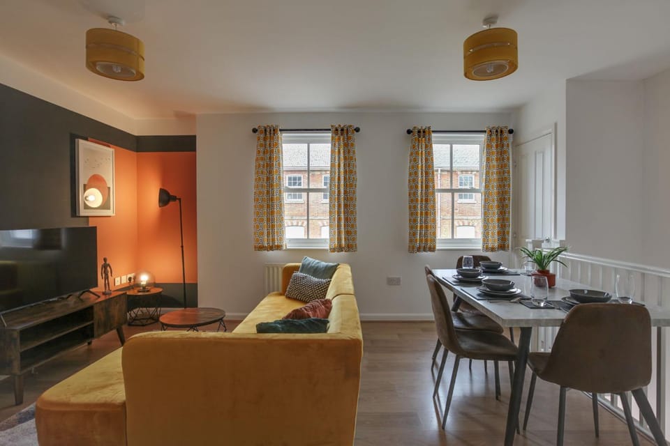 Living room, Dining area
