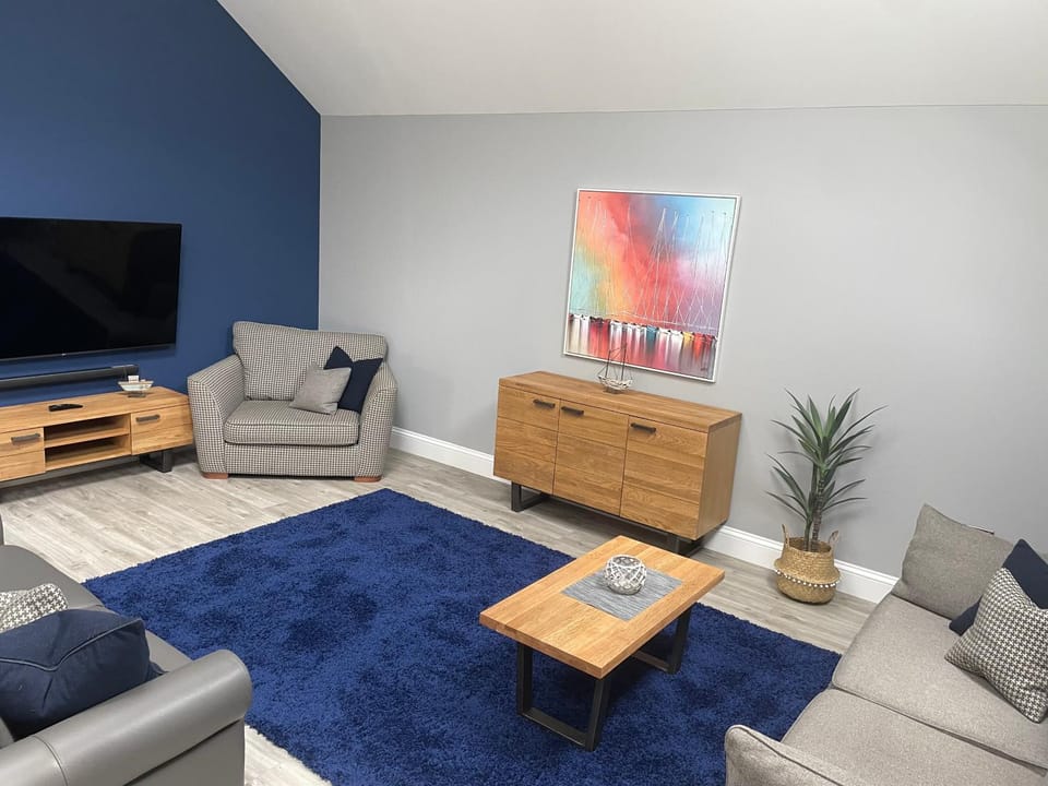 Communal lounge/ TV room, TV and multimedia, Living room, Seating area