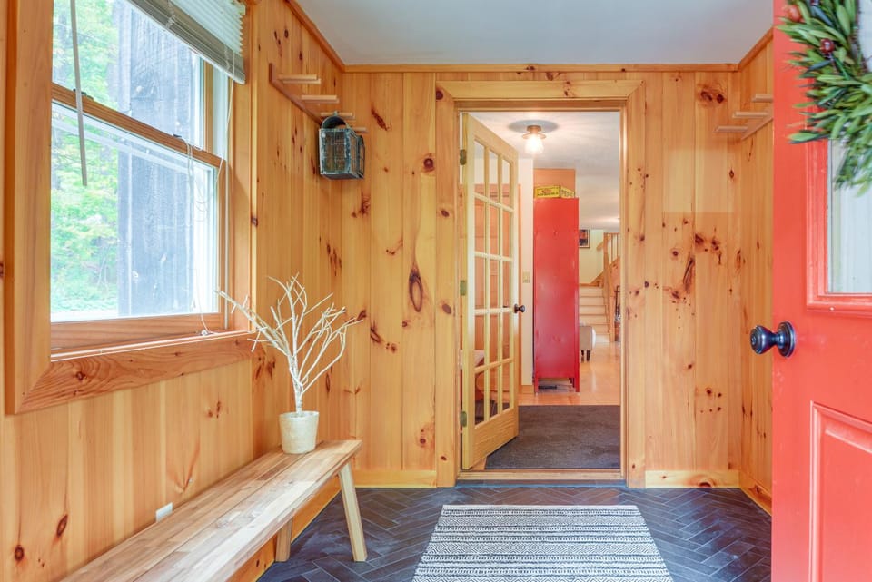 Storybook Stratton House: 3 Mi to Mount Snow! House in Vermont