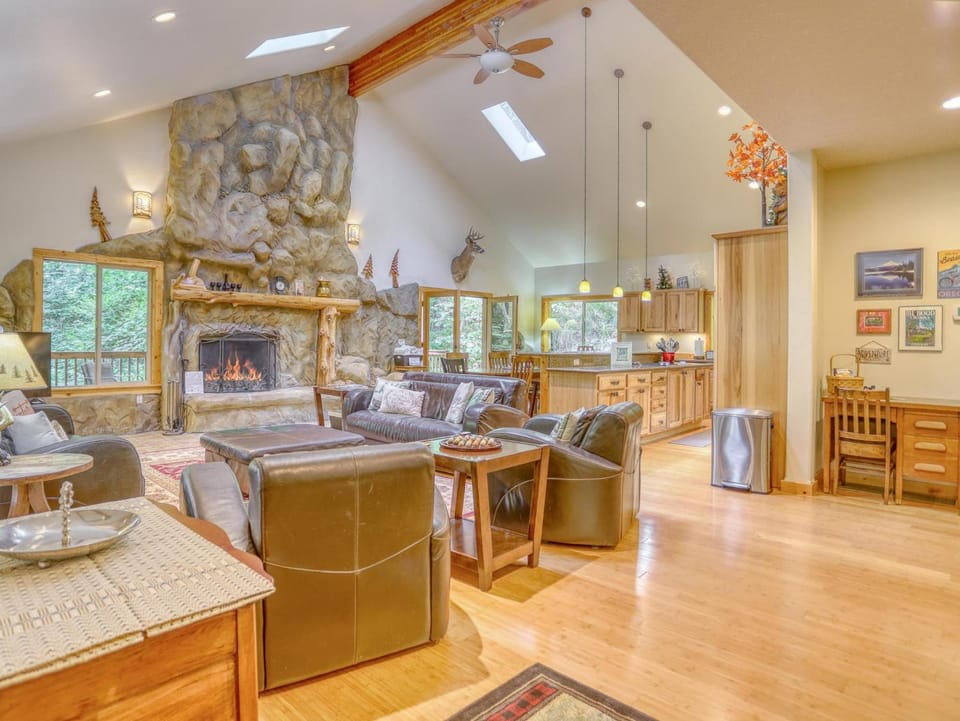 Barlow Trail Lodge - Meredith Lodging House in Welches