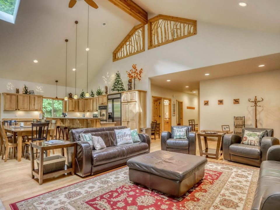 Barlow Trail Lodge - Meredith Lodging House in Welches