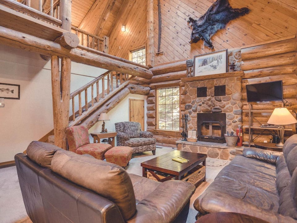 Bear Den Log Cabin - Meredith Lodging Cabin in Welches