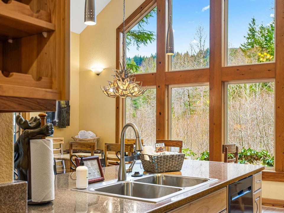 Rapid River Retreat - Meredith Lodging House in Mount Hood Village