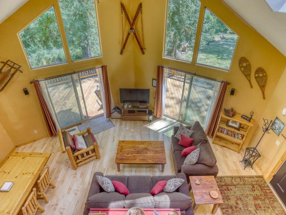 Salmon River Chalet - Meredith Lodging House in Welches