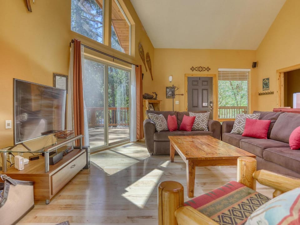 Salmon River Chalet - Meredith Lodging House in Welches