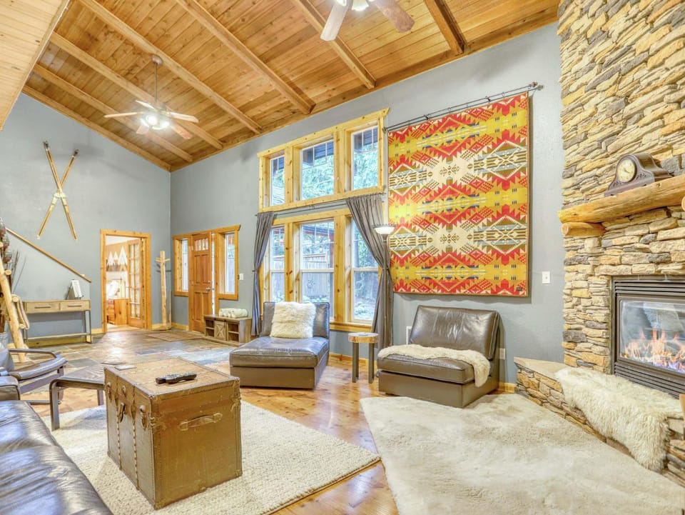 Hearthstone Retreat - Meredith Lodging House in Clackamas County