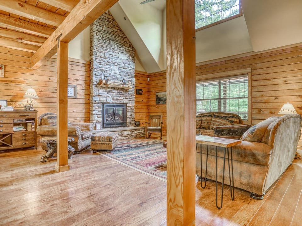 Zigzag Mountain Lodge - Meredith Lodging House in Mount Hood Village