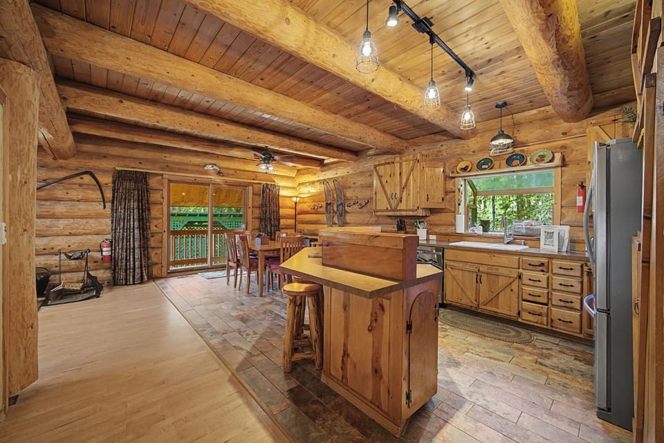 Riverwoods Lodge - Meredith Lodging House in Clackamas County