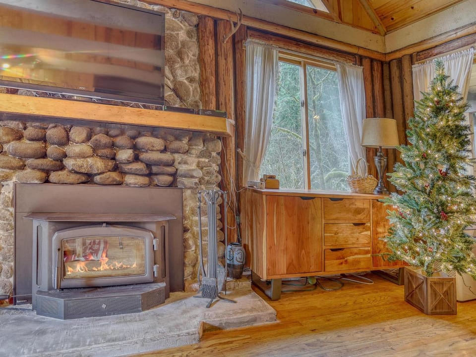 Storybrooks Cabin - Meredith Lodging Cabin in Mount Hood Village