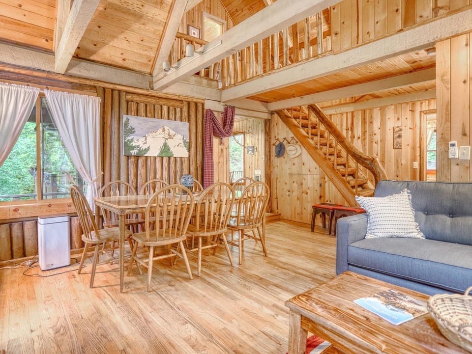 Storybrooks Cabin - Meredith Lodging Cabin in Mount Hood Village