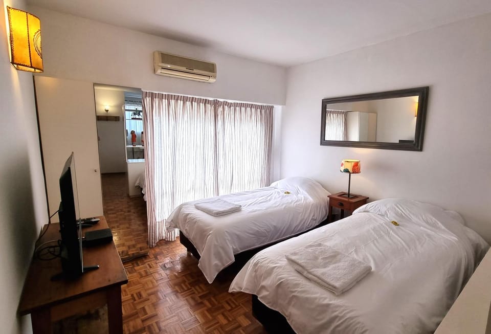 Bed, TV and multimedia, Photo of the whole room, Bedroom, air conditioner