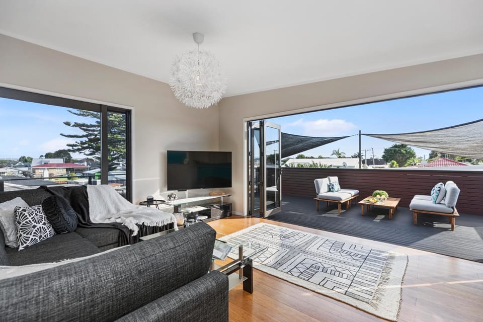 Maranui BeachSide Retreat - Mt Maunganui Home House in Bay Of Plenty